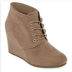 Arizona womens lilly wedge heel lace-up bootie bro